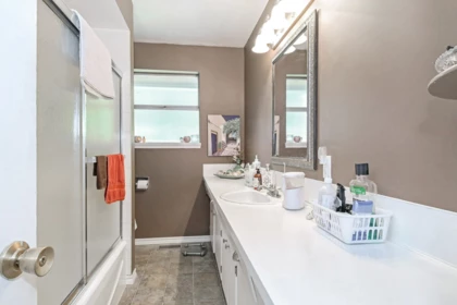 Guest Bathroom Photo of 1941 127a Street, Surrey, BC