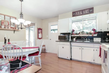 Kitchen Photo of 1941 127a Street, Surrey, BC