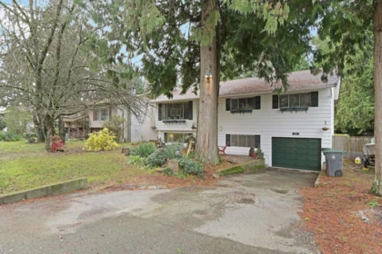 Living Room Photo of 1941 127a Street, Surrey, BC