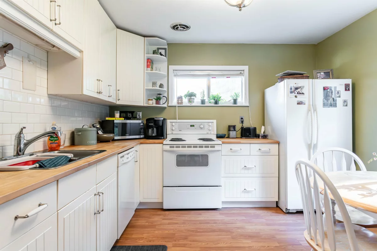Breakfast Nook Photo of 2210 Hope Street, Port Moody, BC