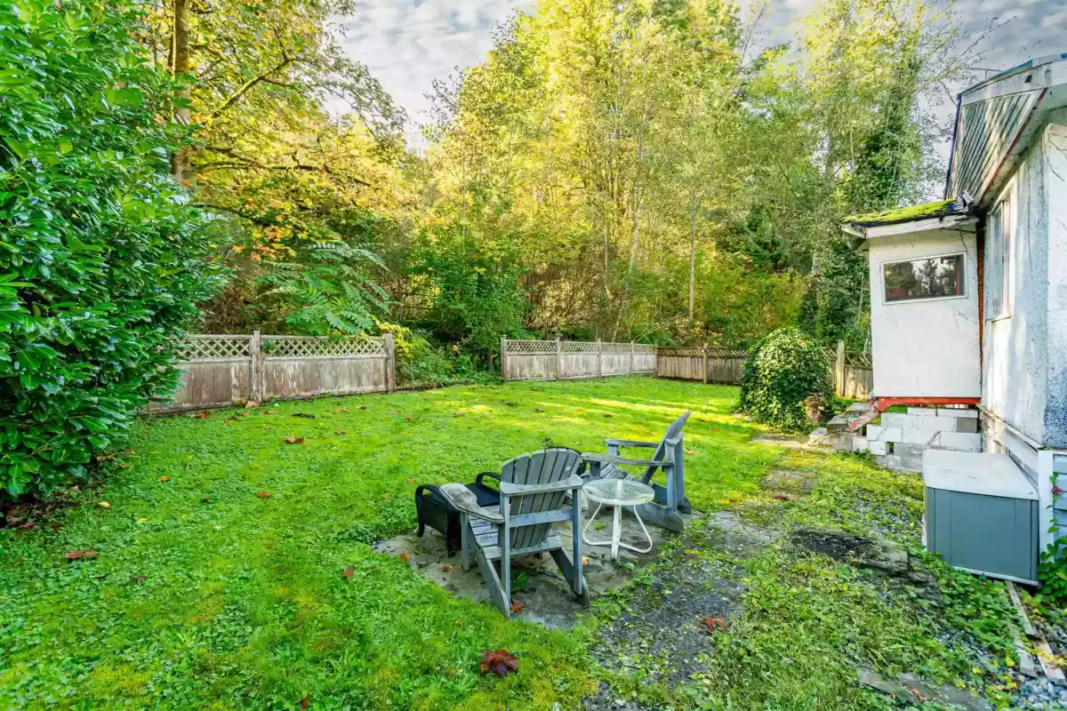 Entry Foyer Photo of 2210 Hope Street, Port Moody, BC