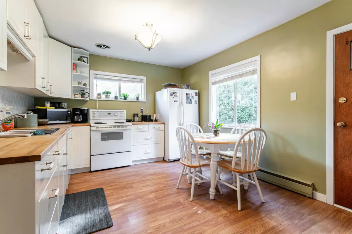 Primary Bedroom Photo of 2210 Hope Street, Port Moody, BC