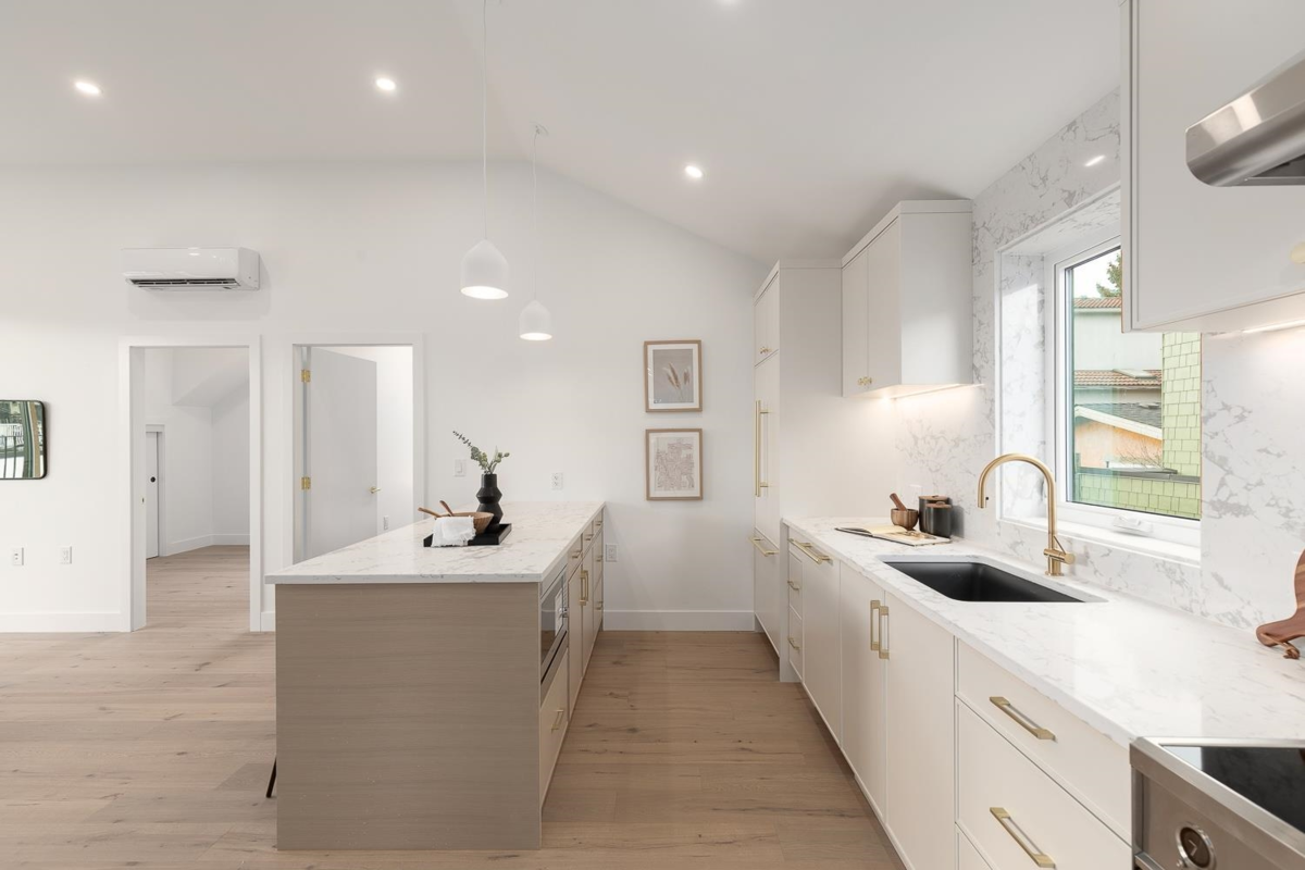 Dining Area Photo of 464 E 17th Avenue, Vancouver, BC