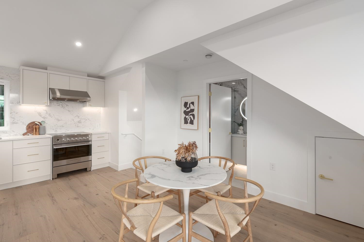 Family Room Photo of 464 E 17th Avenue, Vancouver, BC