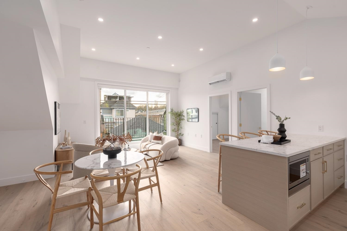Kitchen Island Photo of 464 E 17th Avenue, Vancouver, BC