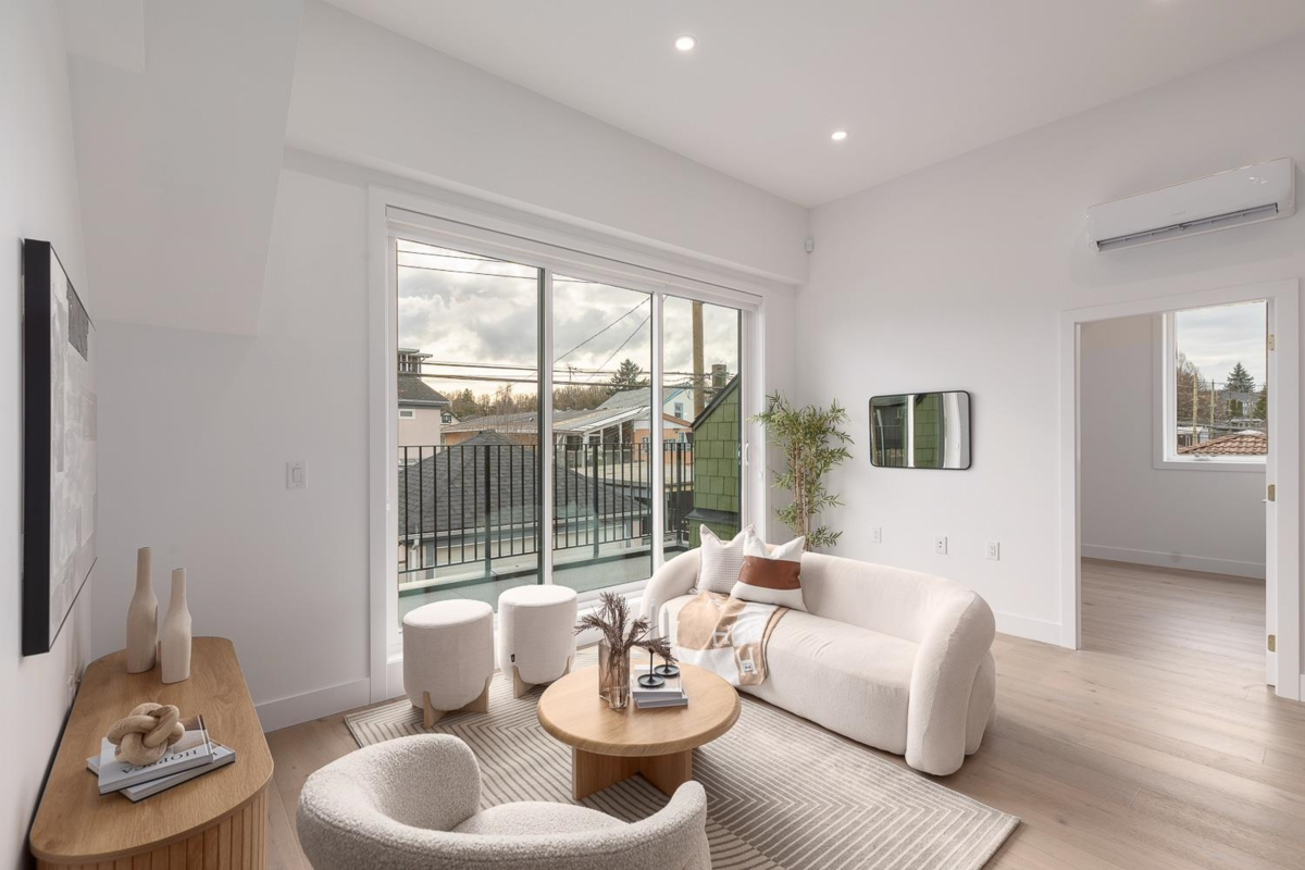 Primary Bathroom Photo of 464 E 17th Avenue, Vancouver, BC