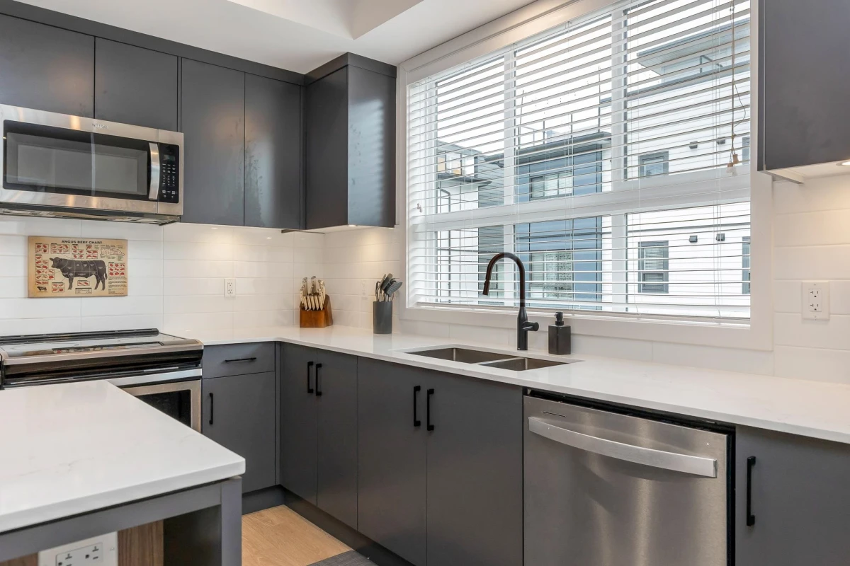Kitchen Island Photo of 50 1502 Mccallum Road, Abbotsford, BC