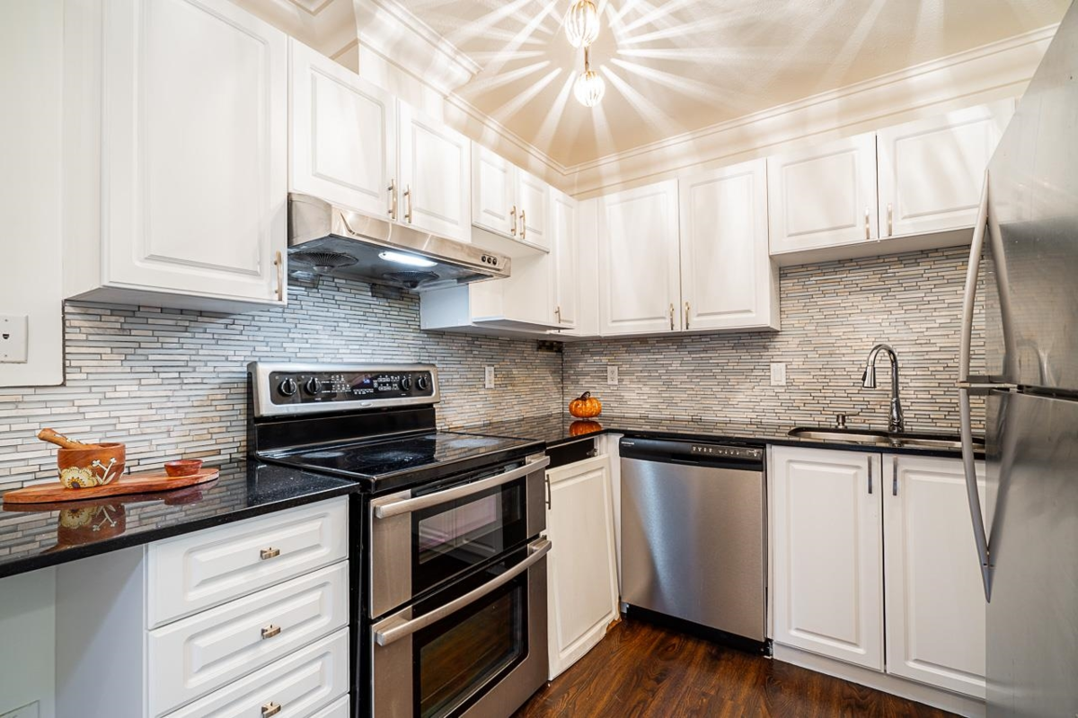 Guest Bathroom Photo of 19 12449 191 Street, Pitt Meadows, BC