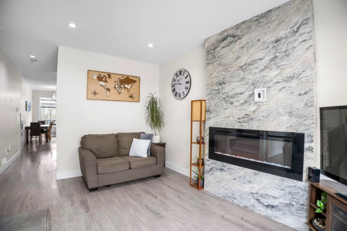 Kitchen Photo of 116 7080 188 Street, Surrey, BC