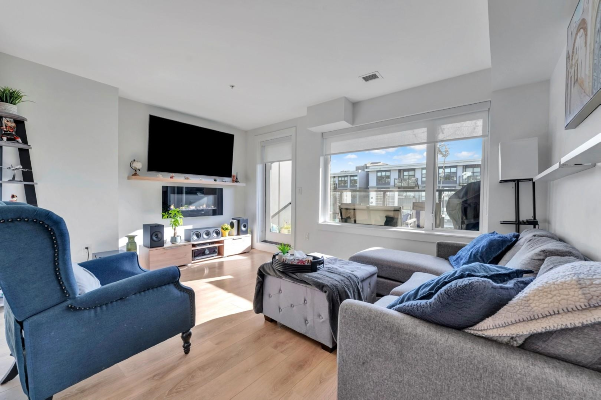 Bedroom 2 Photo of 3 752 E 3rd Street, North Vancouver, BC
