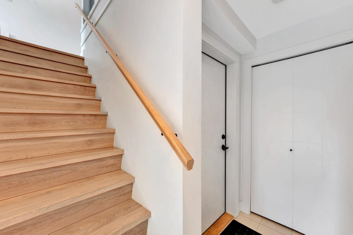 Breakfast Nook Photo of 3 752 E 3rd Street, North Vancouver, BC