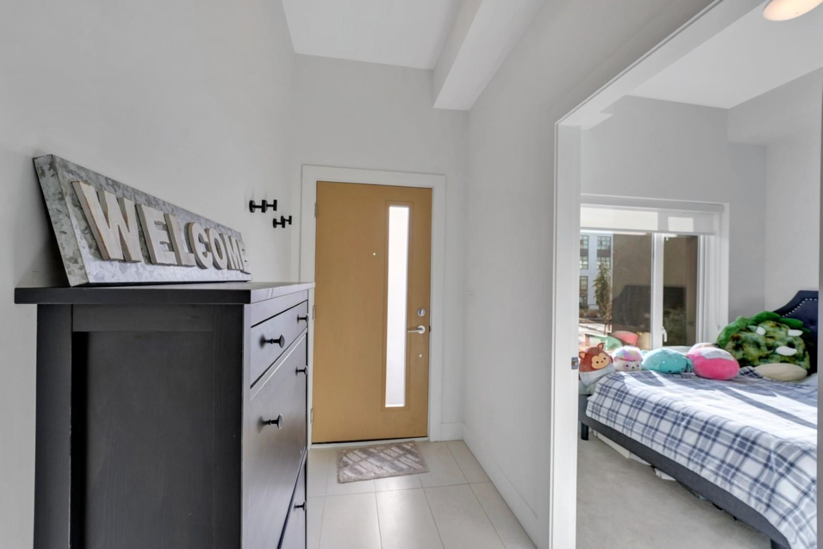 Dining Area Photo of 3 752 E 3rd Street, North Vancouver, BC