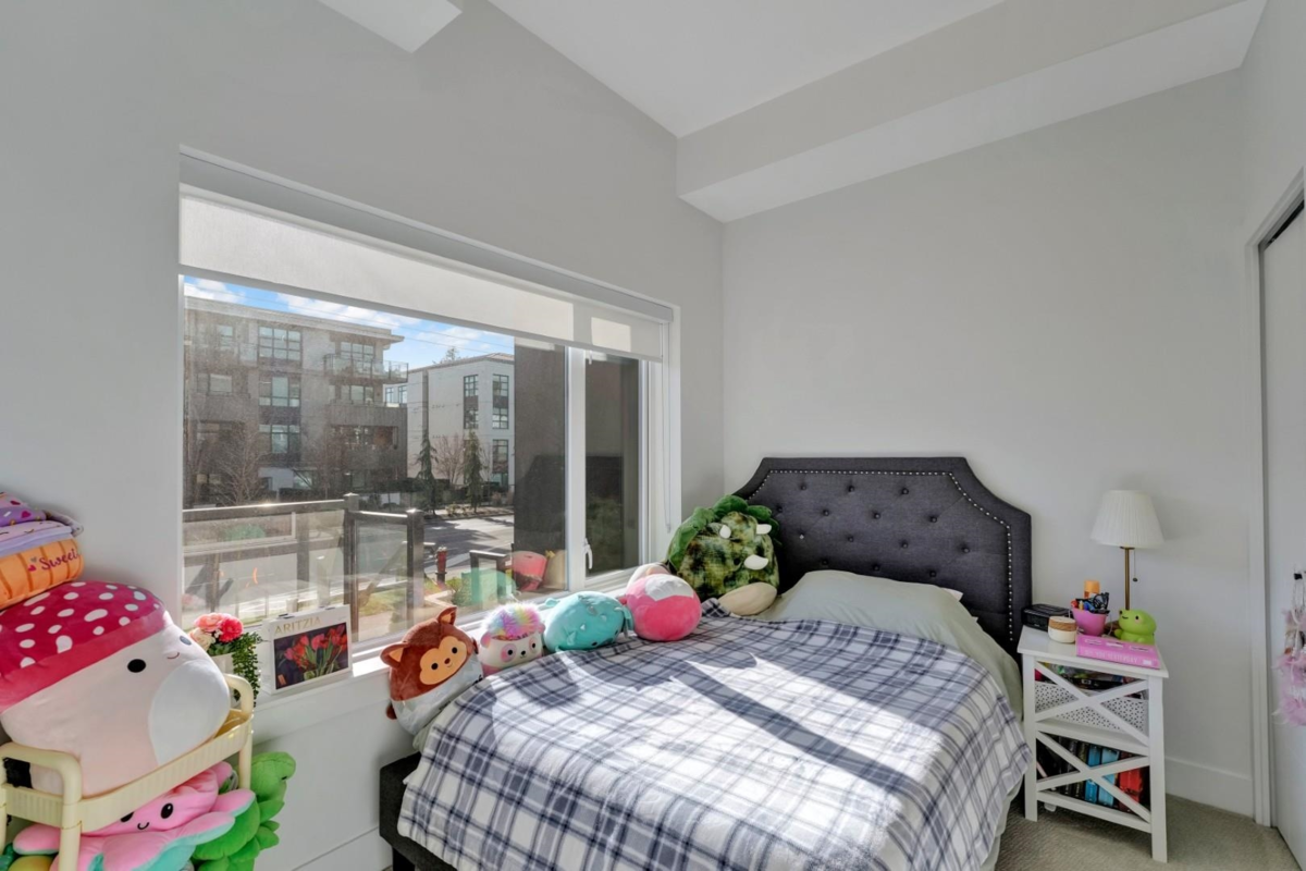 Kitchen Photo of 3 752 E 3rd Street, North Vancouver, BC