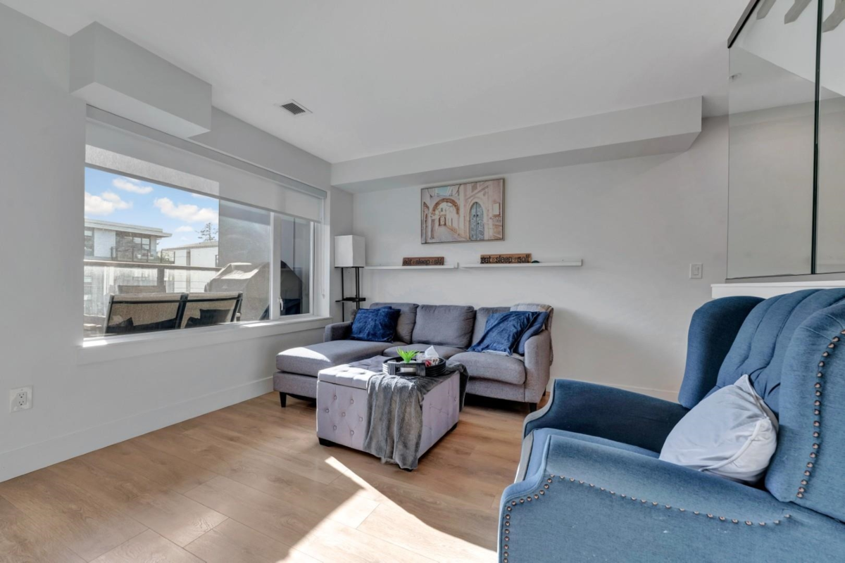 Primary Bedroom Photo of 3 752 E 3rd Street, North Vancouver, BC