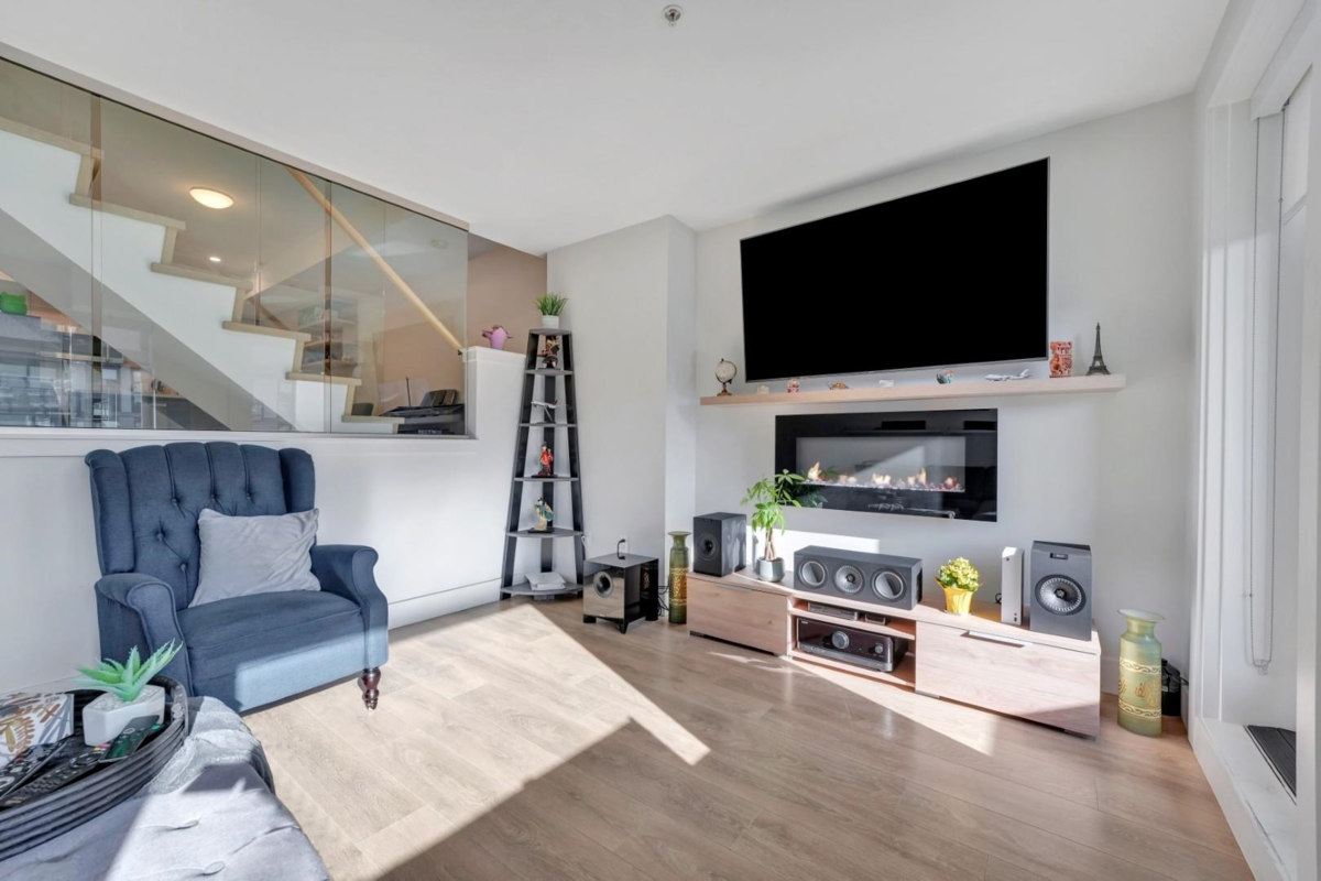 Walk-In Closet Photo of 3 752 E 3rd Street, North Vancouver, BC