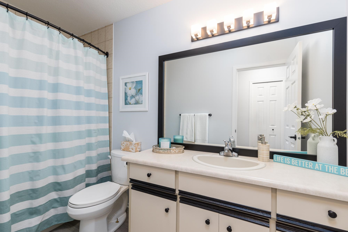 Front Yard Photo of 14129 16a Avenue, Surrey, BC