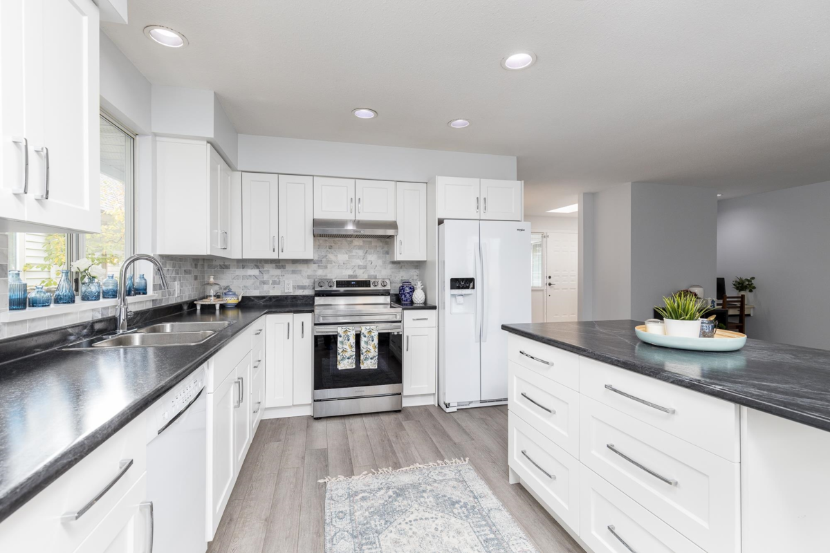 Laundry Room Photo of 14129 16a Avenue, Surrey, BC