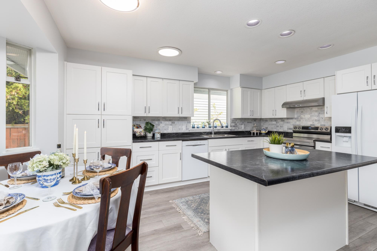 Primary Bathroom Photo of 14129 16a Avenue, Surrey, BC