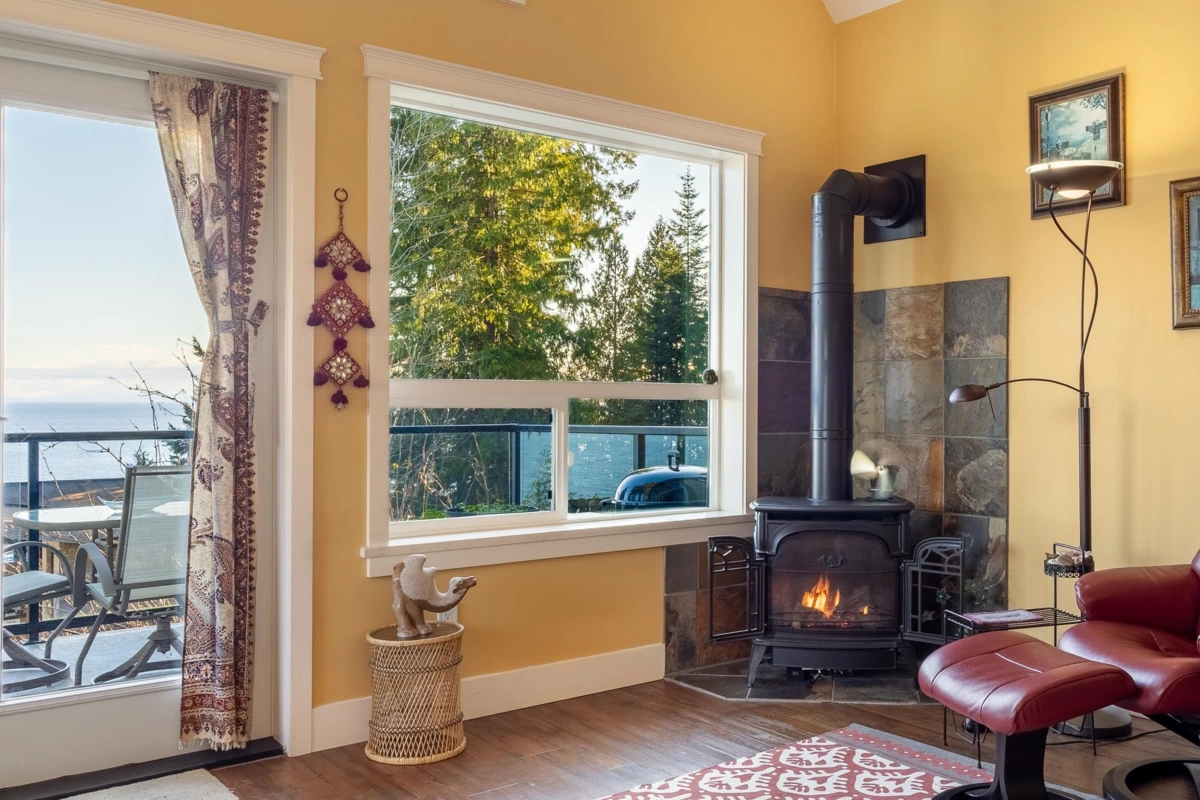 Breakfast Nook Photo of 1051 Gower Point Road, Gibsons, BC
