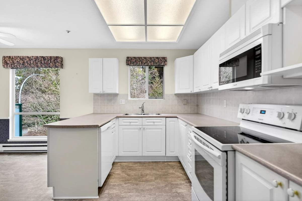 Kitchen Island Photo of 205 19142 122 Avenue, Pitt Meadows, BC