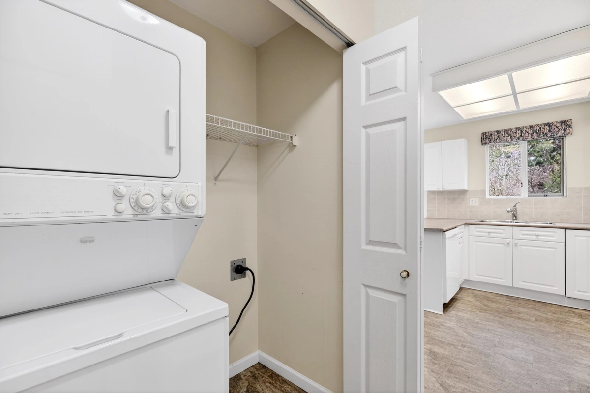 Primary Bathroom Photo of 205 19142 122 Avenue, Pitt Meadows, BC