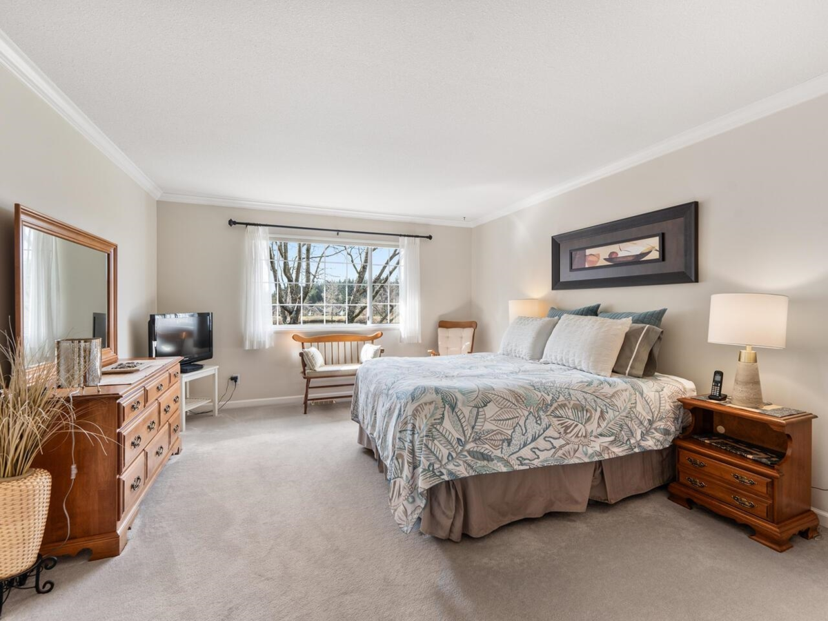 Entry Foyer Photo of 104 6086 W Boundary Drive, Surrey, BC