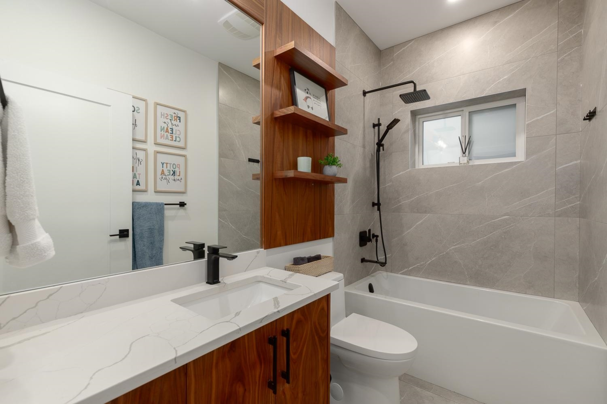 Mudroom Photo of 959 E 13th Avenue, Vancouver, BC