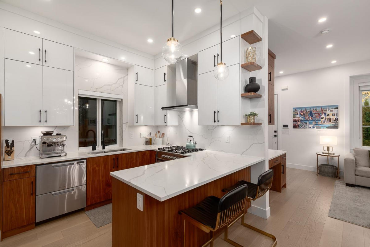 Primary Bathroom Photo of 959 E 13th Avenue, Vancouver, BC