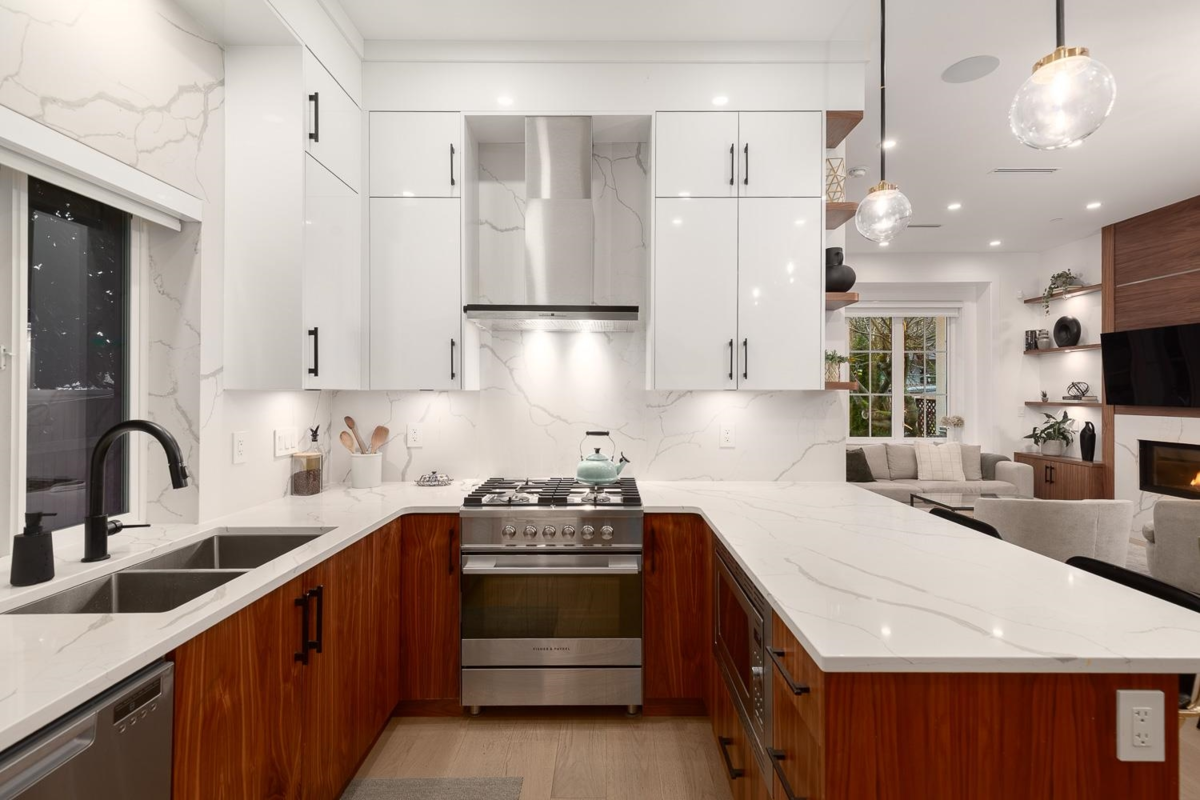 Walk-In Closet Photo of 959 E 13th Avenue, Vancouver, BC