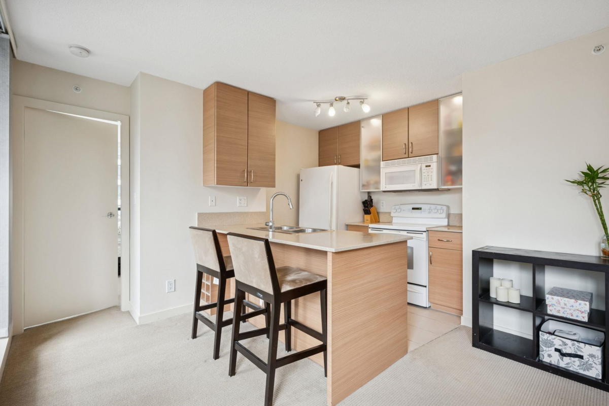 Family Room Photo of 502 977 Mainland Street, Vancouver, BC