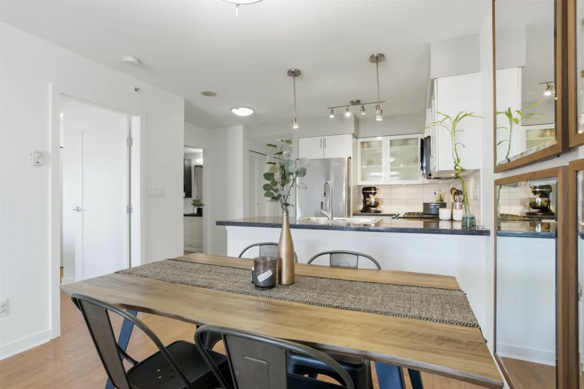 Breakfast Nook Photo of 808 1 Renaissance Square, New Westminster, BC