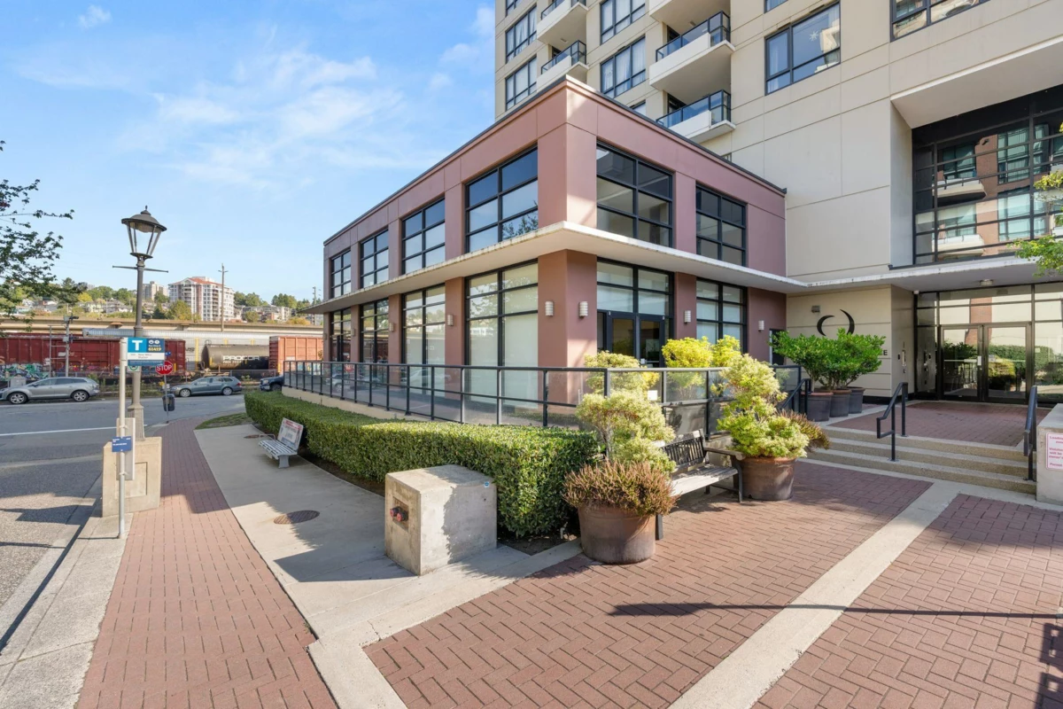 Hallway Photo of 808 1 Renaissance Square, New Westminster, BC