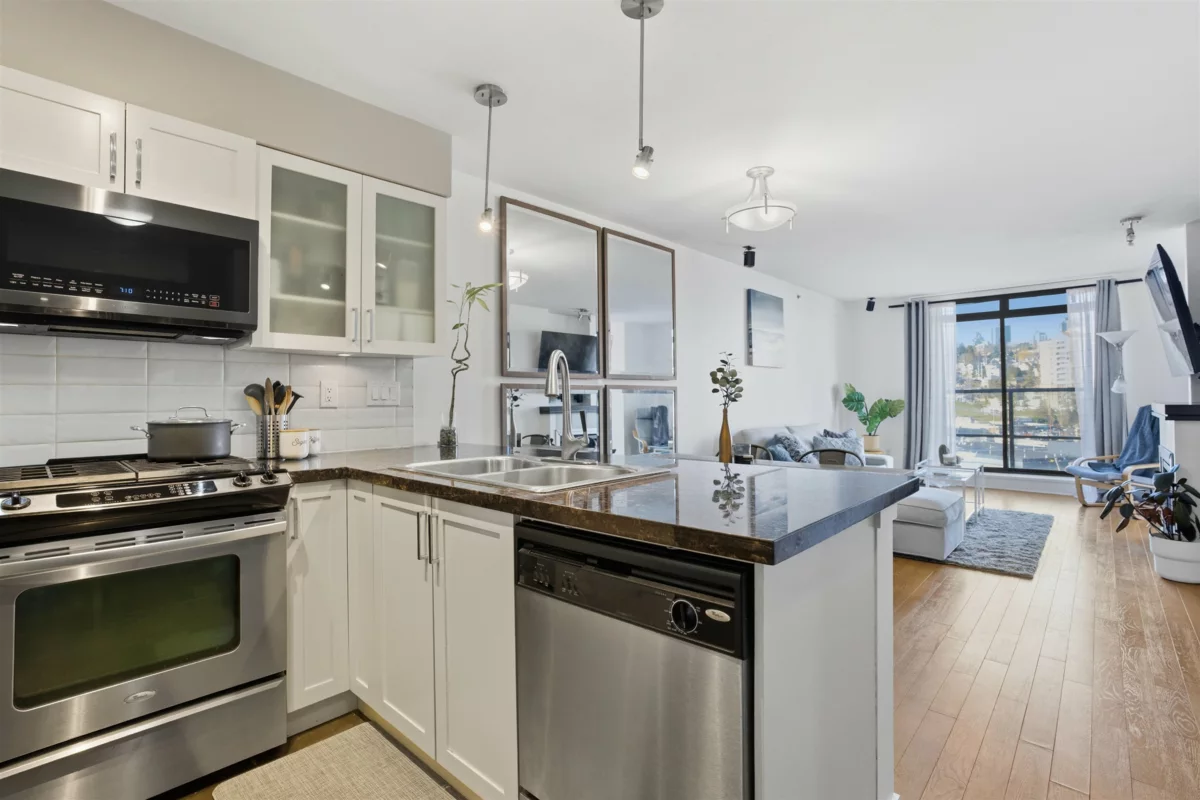 Kitchen Island Photo of 808 1 Renaissance Square, New Westminster, BC