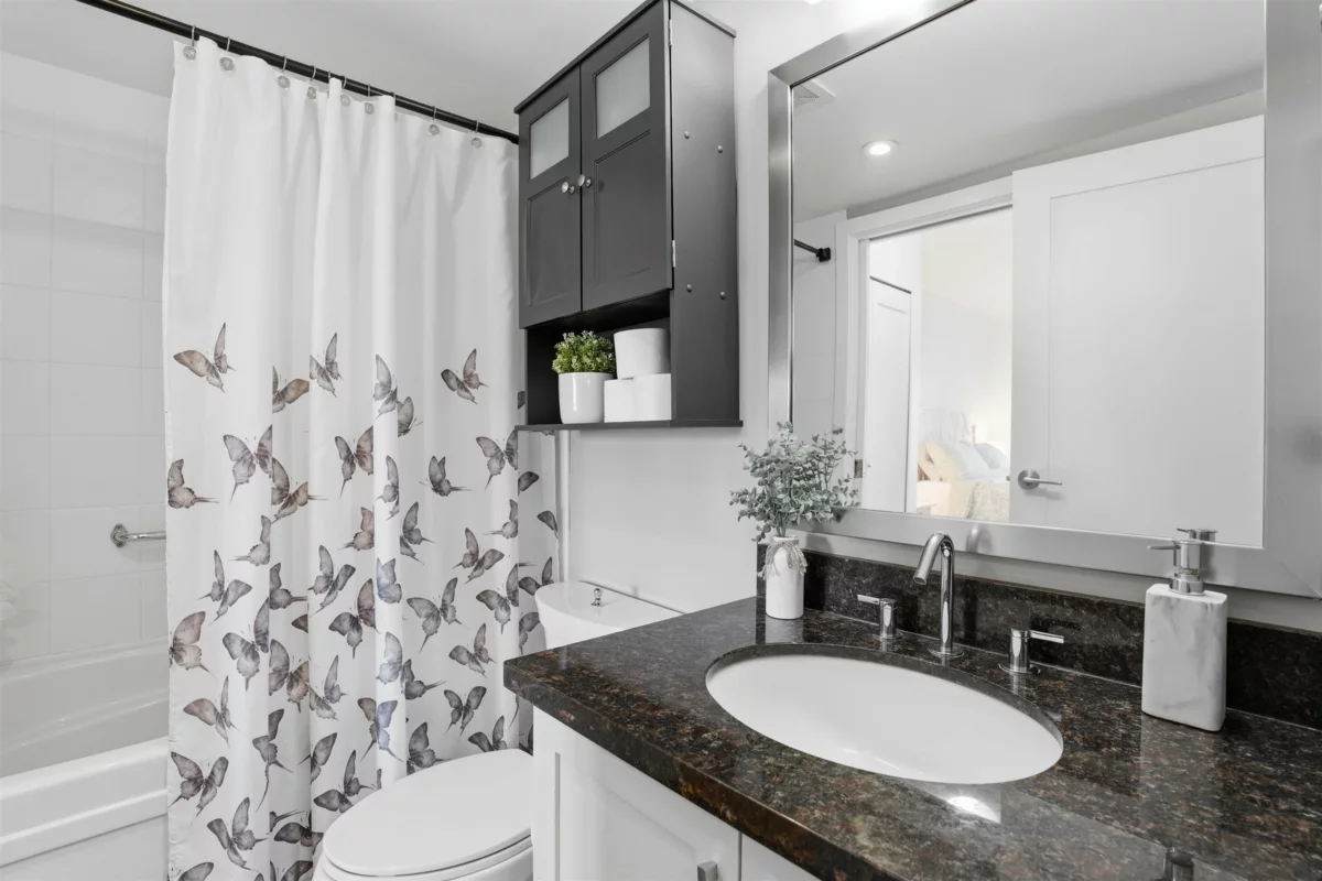 Mudroom Photo of 808 1 Renaissance Square, New Westminster, BC