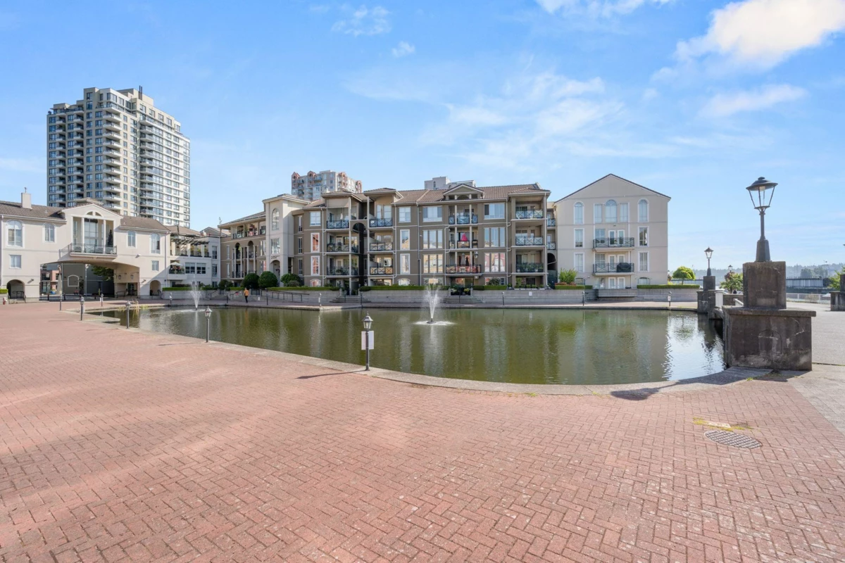 Outdoor Patio Photo of 808 1 Renaissance Square, New Westminster, BC