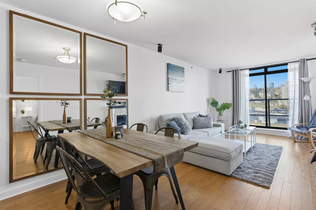 Primary Bathroom Photo of 808 1 Renaissance Square, New Westminster, BC