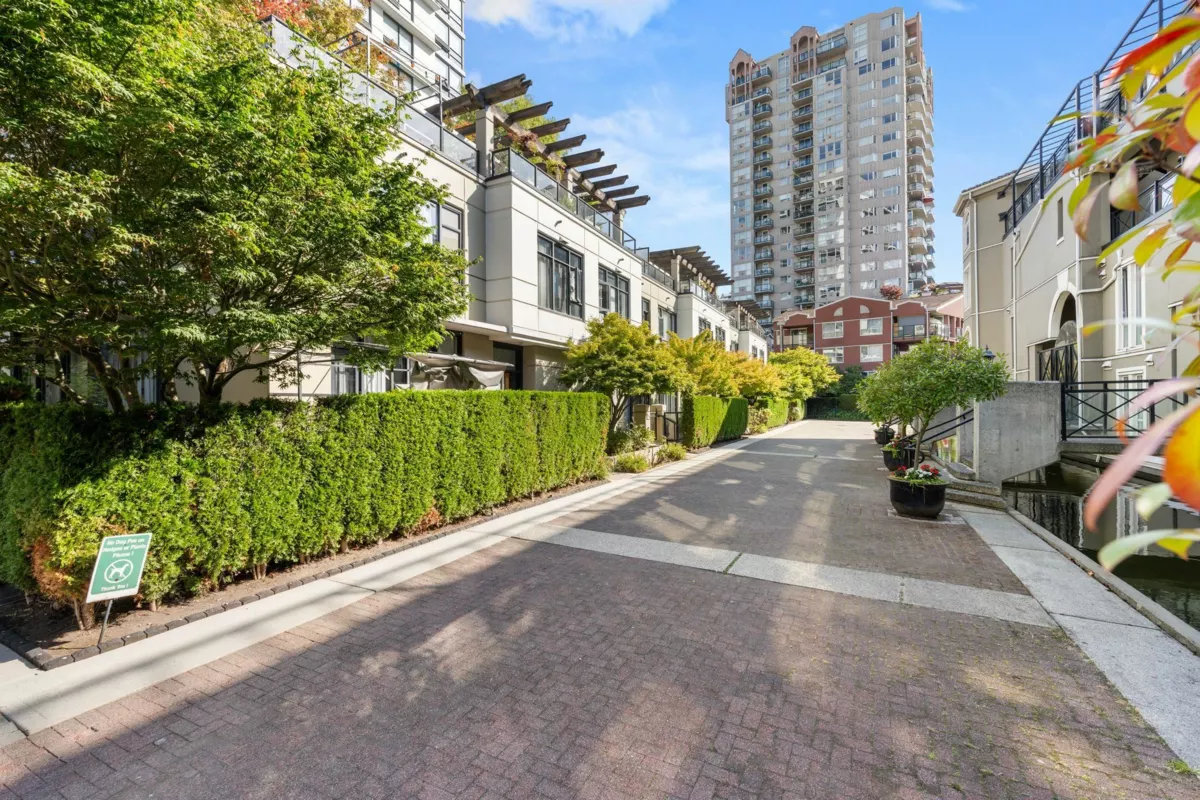 Staircase Photo of 808 1 Renaissance Square, New Westminster, BC