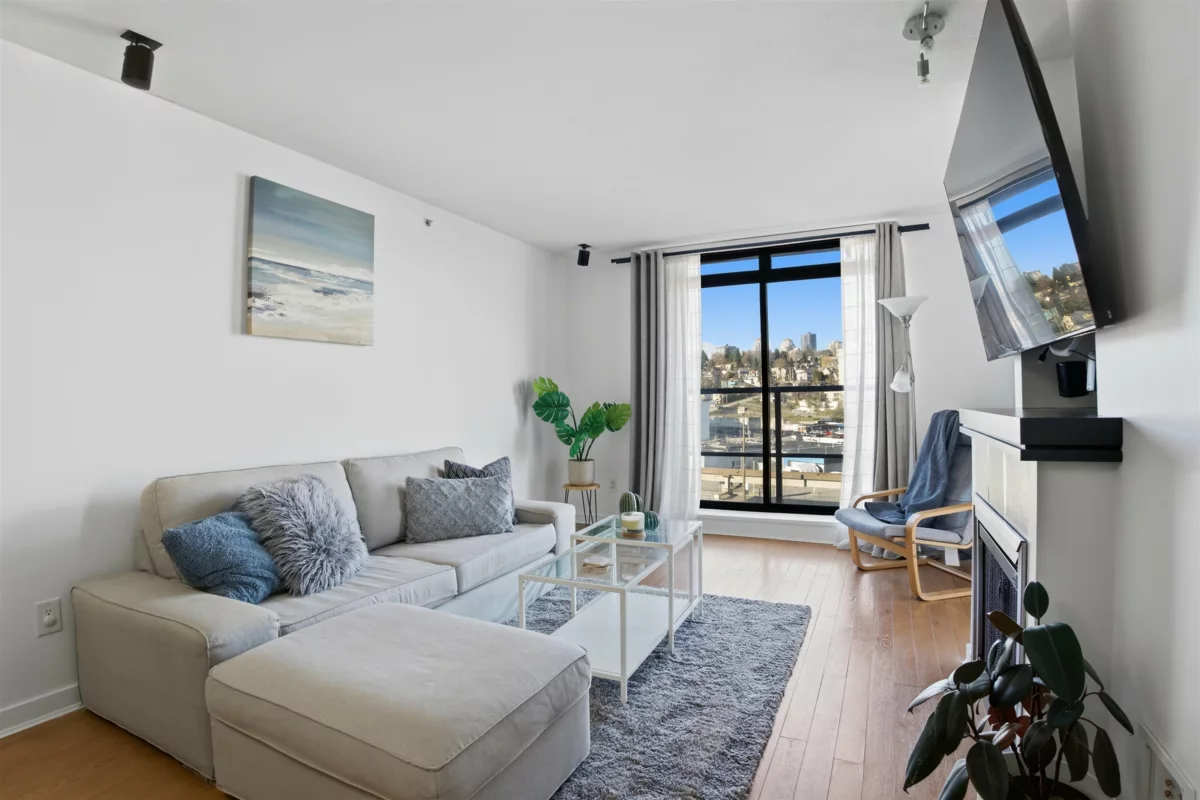 Walk-In Closet Photo of 808 1 Renaissance Square, New Westminster, BC