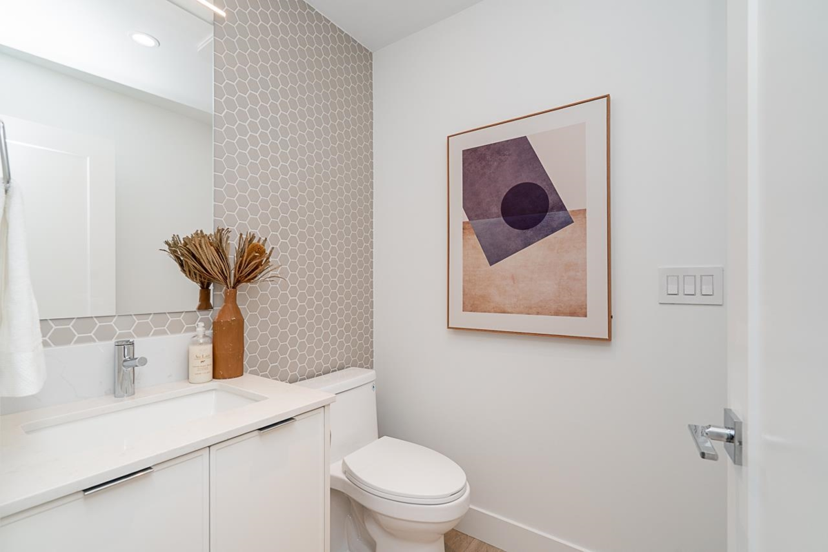 Primary Bathroom Photo of 107 5330 198 Street, Langley, BC