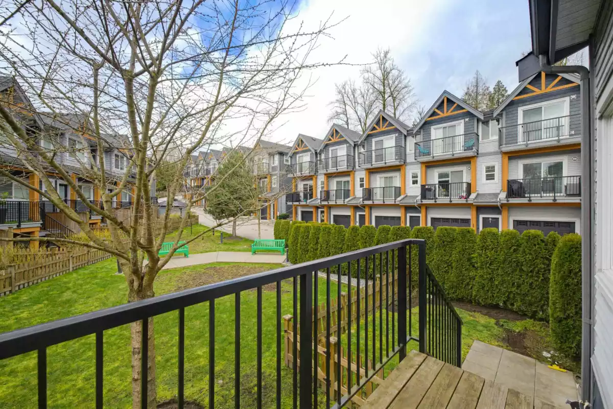 Kitchen Island Photo of 22 22810 113 Avenue, Maple Ridge, BC