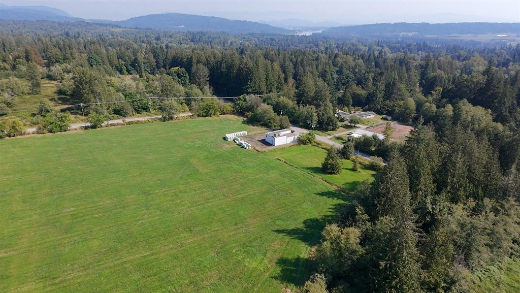Family Room Photo of 27111 104 Avenue, Maple Ridge, BC