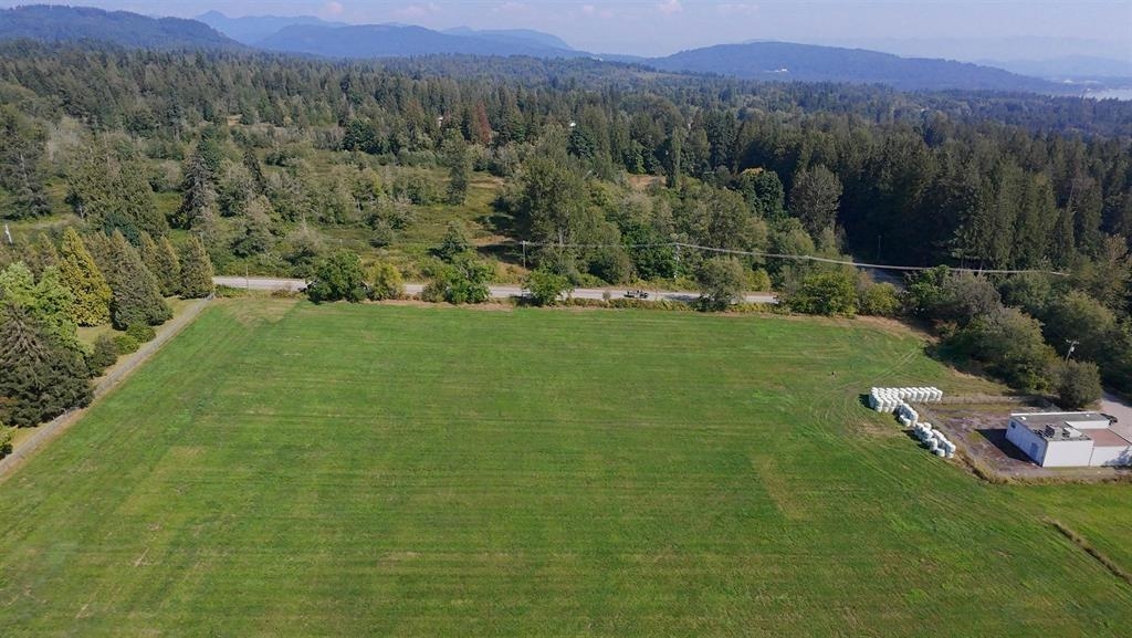 Kitchen Island Photo of 27111 104 Avenue, Maple Ridge, BC