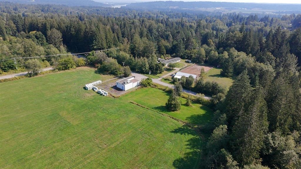 Living Room Photo of 27111 104 Avenue, Maple Ridge, BC
