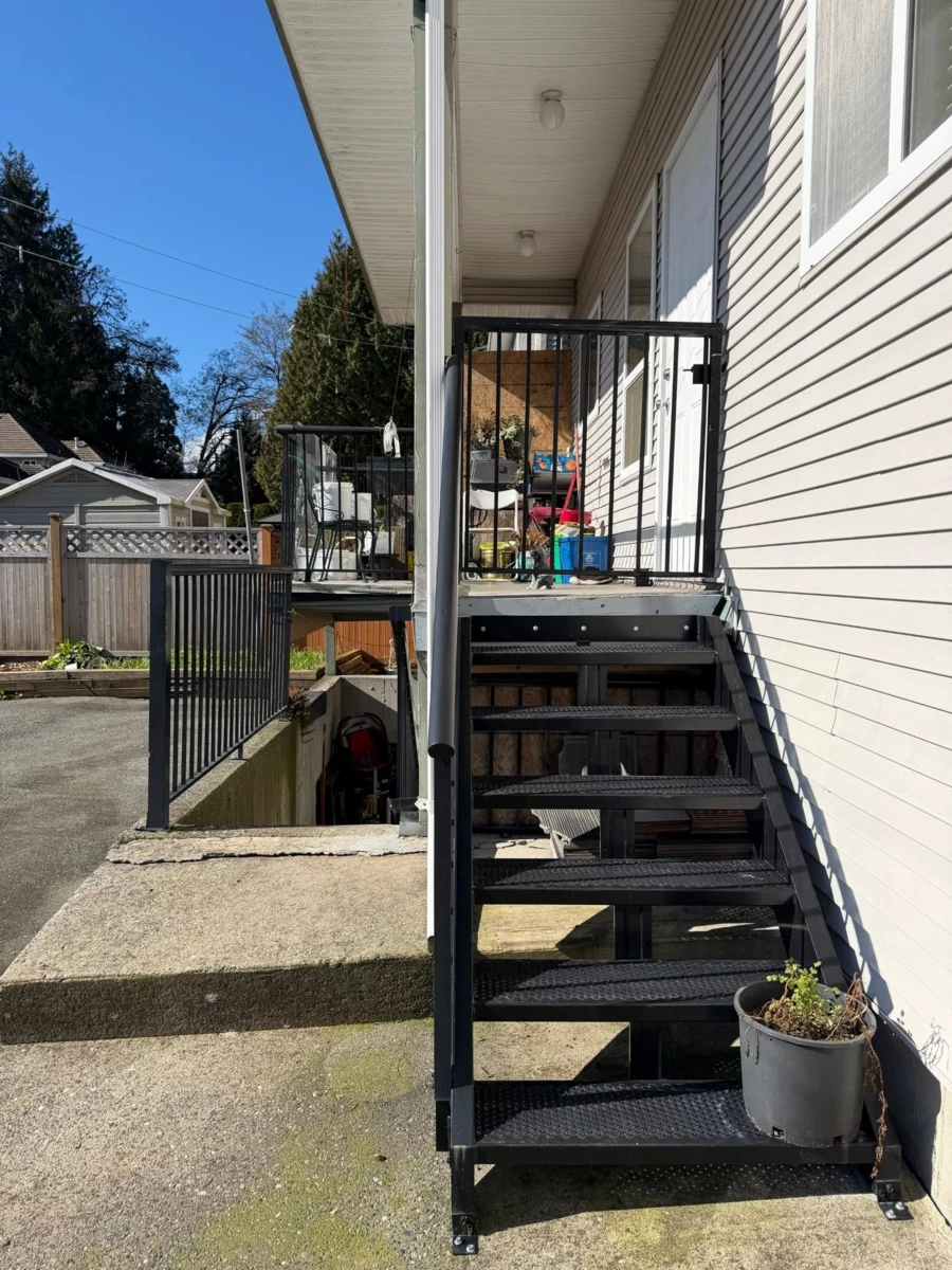 Backyard Photo of 16072 96a Avenue, Surrey, BC