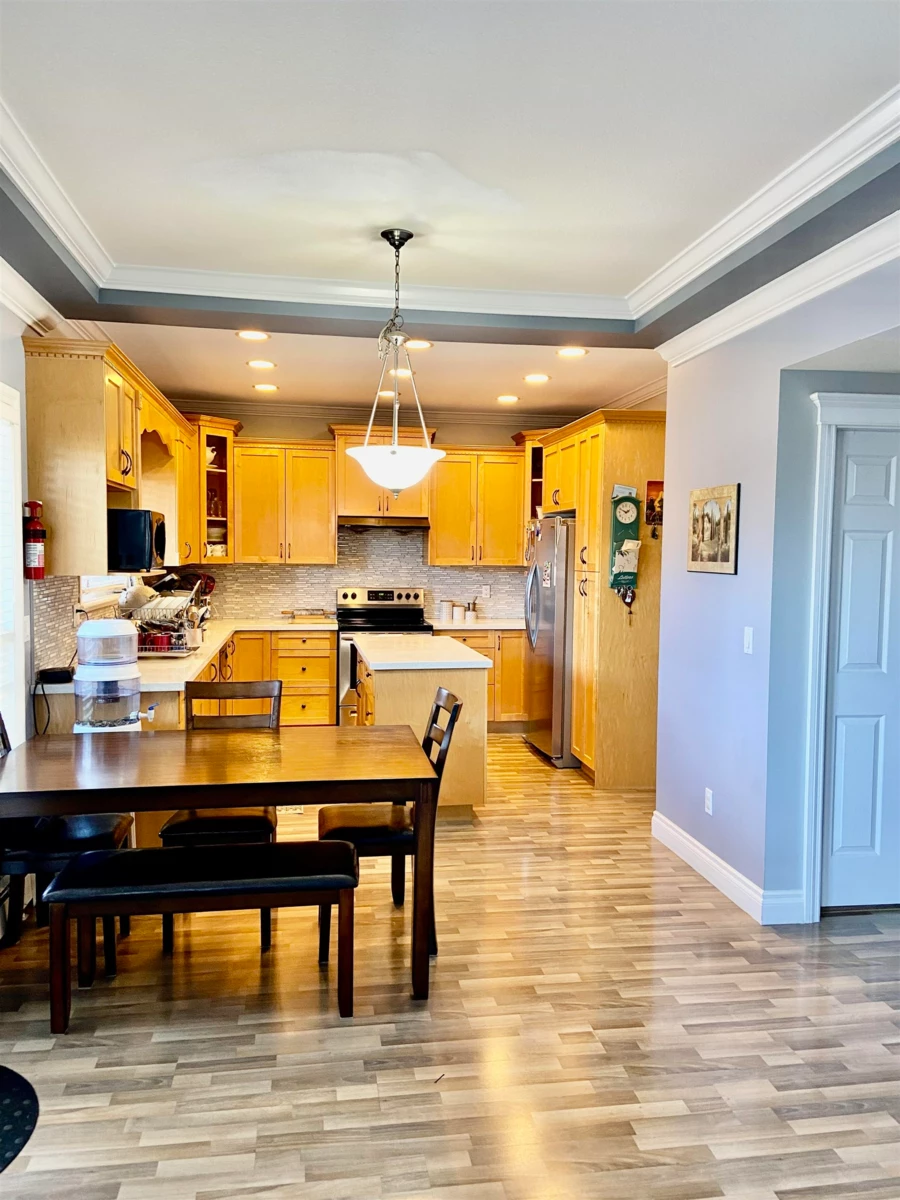 Breakfast Nook Photo of 16072 96a Avenue, Surrey, BC