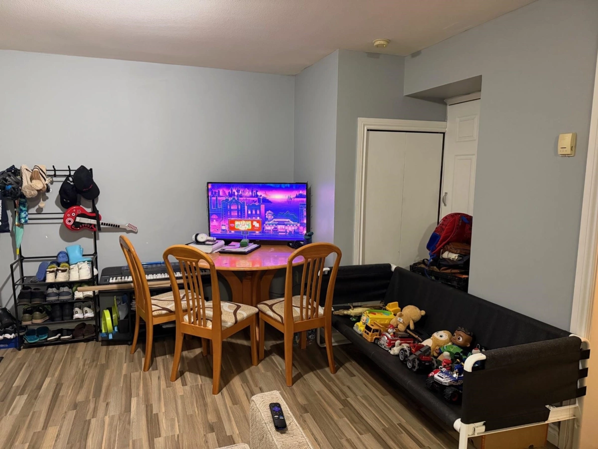 Entry Foyer Photo of 16072 96a Avenue, Surrey, BC