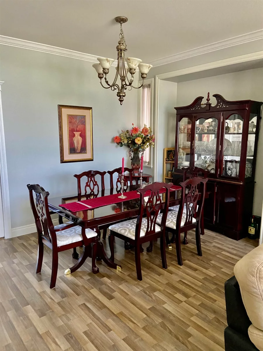 Family Room Photo of 16072 96a Avenue, Surrey, BC