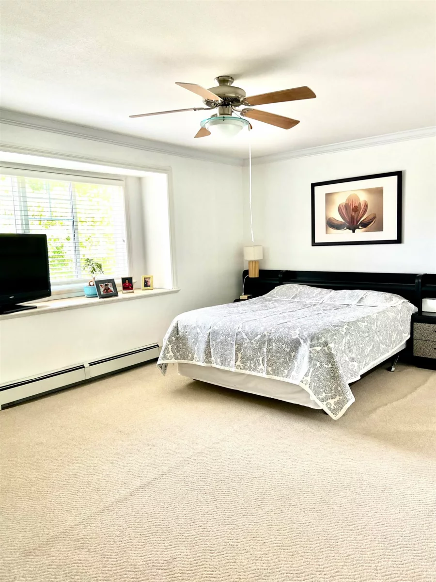 Guest Bathroom Photo of 16072 96a Avenue, Surrey, BC