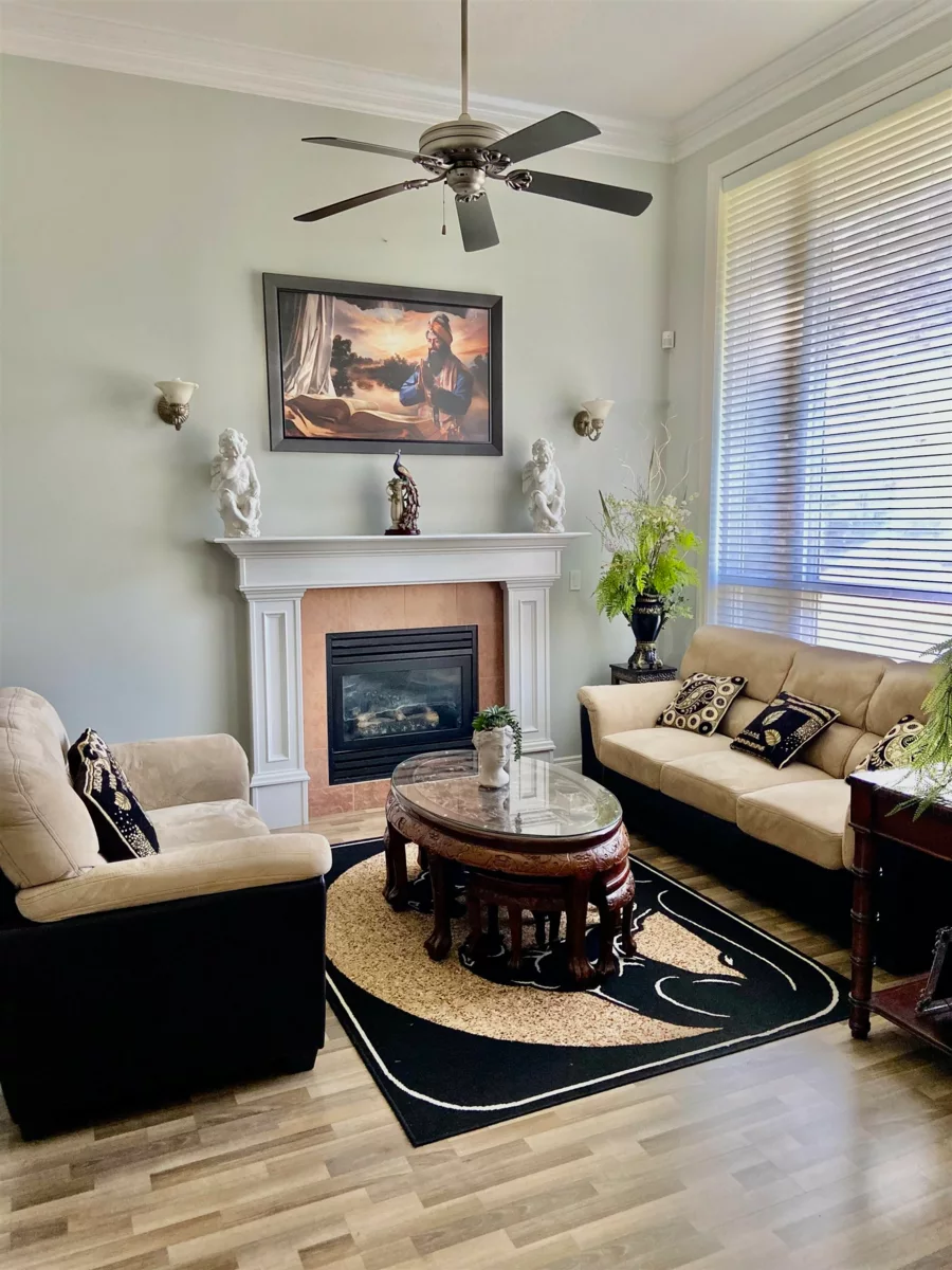Living Room Photo of 16072 96a Avenue, Surrey, BC
