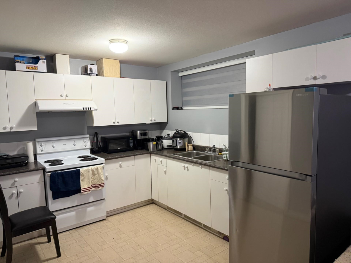 Mudroom Photo of 16072 96a Avenue, Surrey, BC